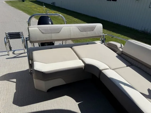 Slide: The Image of Tahoe 2385 CASCADE CRUISE REAR BENCH 2025 - 11
