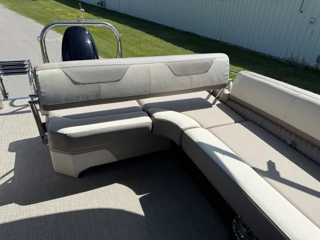 Slide: The Image of Tahoe 2385 CASCADE CRUISE REAR BENCH 2025 - 12