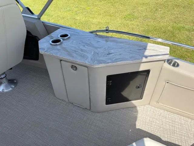 Slide: The Image of Tahoe 2385 CASCADE CRUISE REAR BENCH 2025 - 14