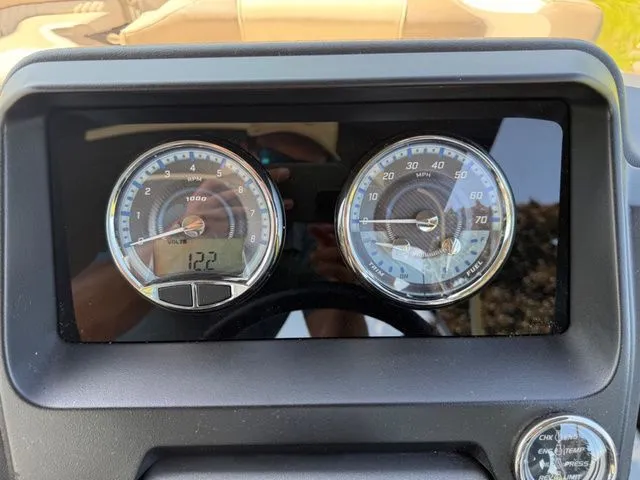 Slide: The Image of Tahoe 2385 CASCADE CRUISE REAR BENCH 2025 - 19