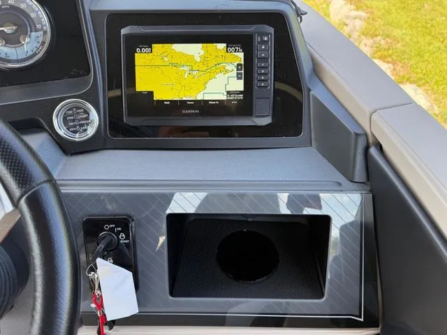 Slide: The Image of Tahoe 2385 CASCADE CRUISE REAR BENCH 2025 - 20