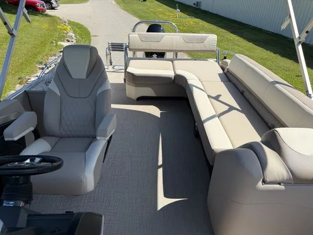 Slide: The Image of Tahoe 2385 CASCADE CRUISE REAR BENCH 2025 - 22