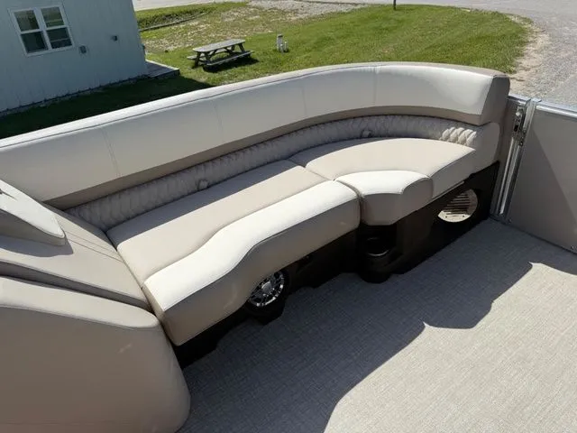Slide: The Image of Tahoe 2385 CASCADE CRUISE REAR BENCH 2025 - 24