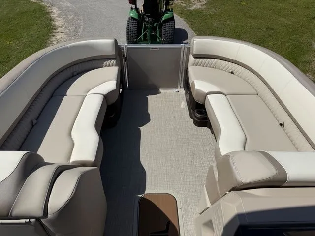 Slide: The Image of Tahoe 2385 CASCADE CRUISE REAR BENCH 2025 - 25