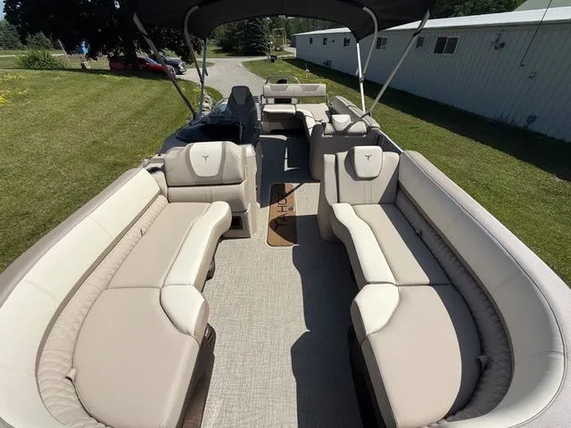 Slide: The Image of Tahoe 2385 CASCADE CRUISE REAR BENCH 2025 - 26