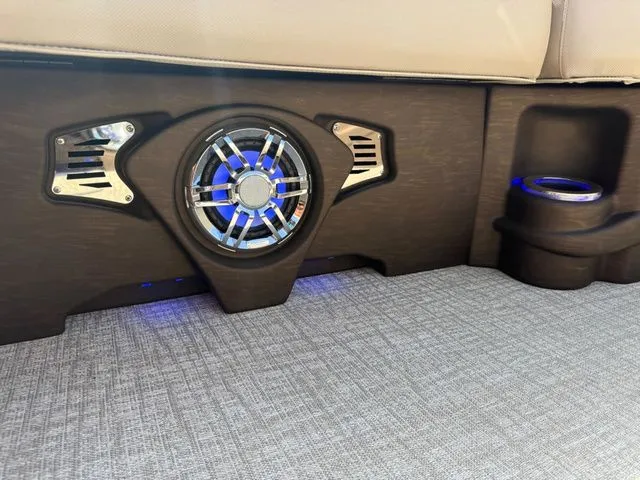 Slide: The Image of Tahoe 2385 CASCADE CRUISE REAR BENCH 2025 - 27