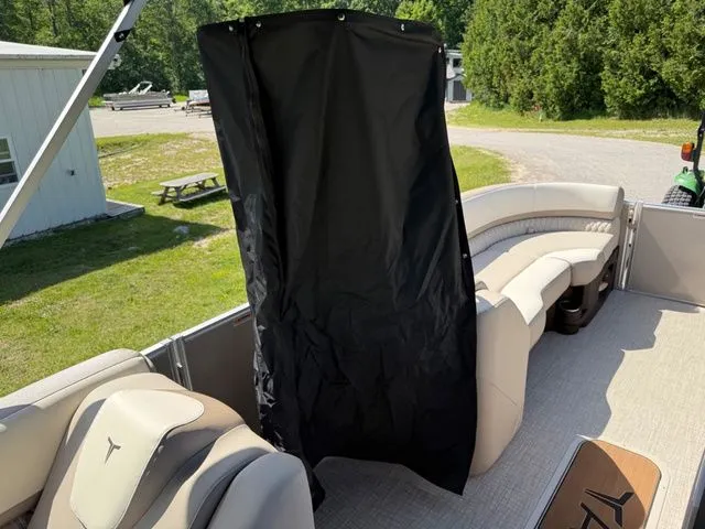 Slide: The Image of Tahoe 2385 CASCADE CRUISE REAR BENCH 2025 - 28