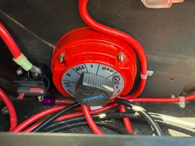 Slide: The Image of Tahoe 2385 CASCADE CRUISE REAR BENCH 2025 - 32