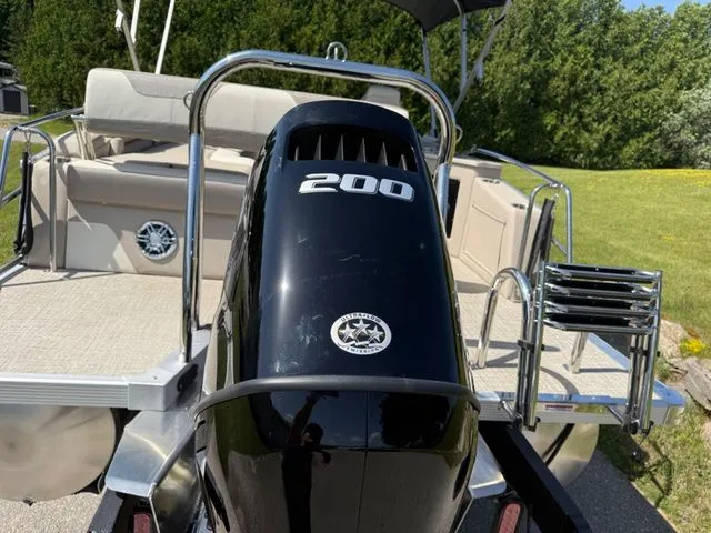 Slide: The Image of Tahoe 2385 CASCADE CRUISE REAR BENCH 2025 - 4