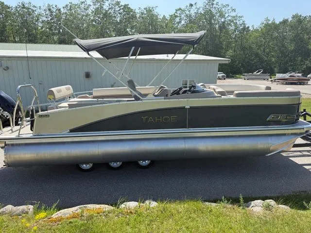 Slide: The Image of Tahoe 2385 CASCADE CRUISE REAR BENCH 2025 - 6