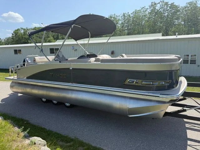 Slide: The Image of Tahoe 2385 CASCADE CRUISE REAR BENCH 2025 - 7