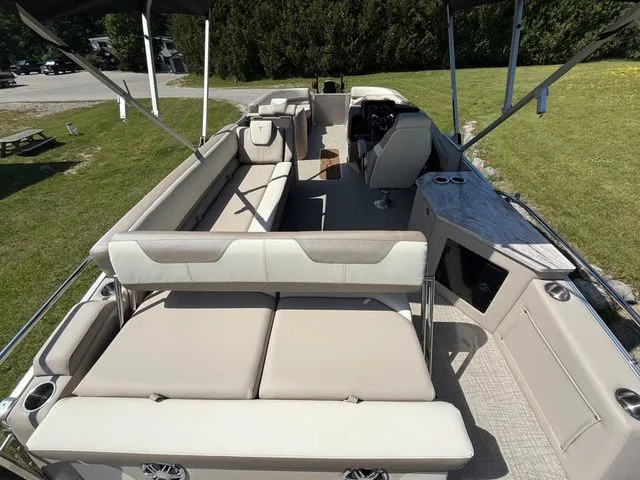 Slide: The Image of Tahoe 2385 CASCADE CRUISE REAR BENCH 2025 - 8