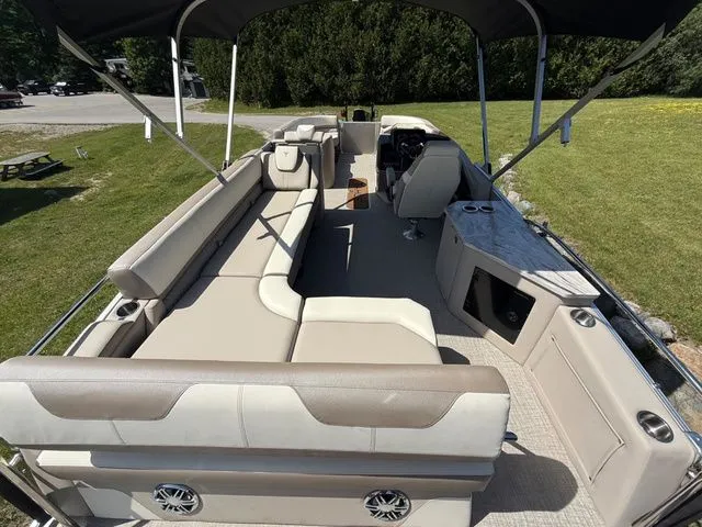 Slide: The Image of Tahoe 2385 CASCADE CRUISE REAR BENCH 2025 - 9