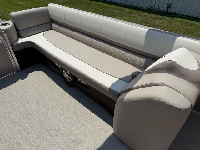 Slide: The Image of Tahoe 2585 Cascade QL 2025 - 12