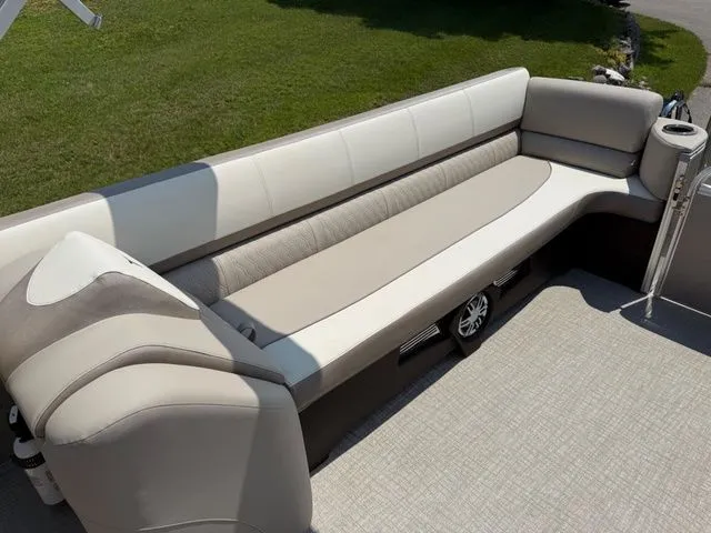 Slide: The Image of Tahoe 2585 Cascade QL 2025 - 13