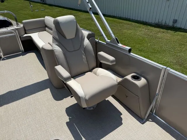 Slide: The Image of Tahoe 2585 Cascade QL 2025 - 15