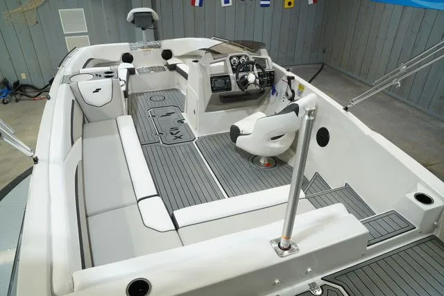 Slide: The Image of Starcraft SVX 211 OB 2026 - 18