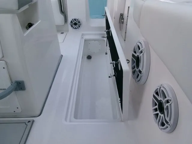 Slide: The Image of Sea Fox 288 Commander 2026 - 37