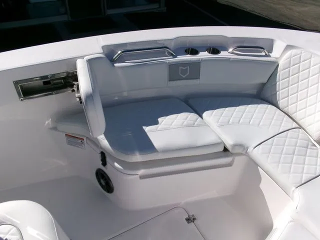 Slide: The Image of Sea Fox 228 Commander 2025 - 11