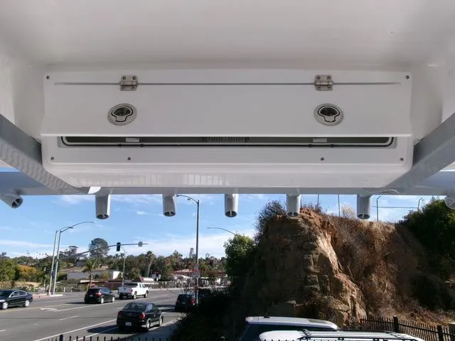 Slide: The Image of Sea Fox 228 Commander 2025 - 24