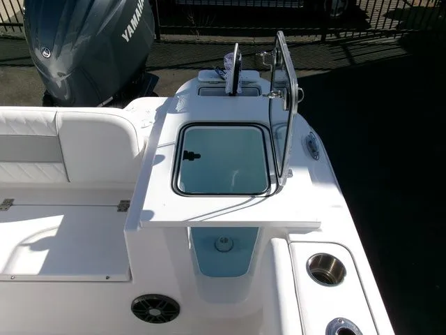 Slide: The Image of Sea Fox 228 Commander 2025 - 31