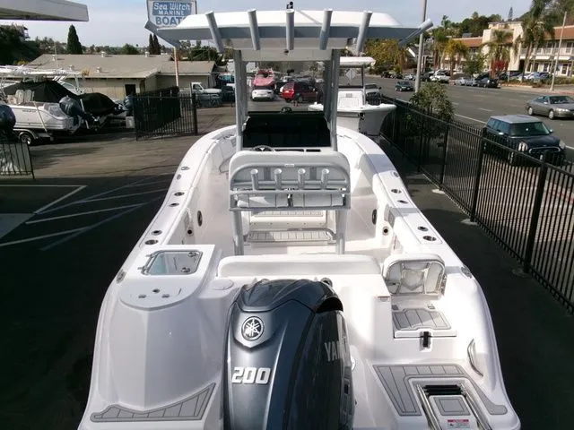 Slide: The Image of Sea Fox 228 Commander 2025 - 37