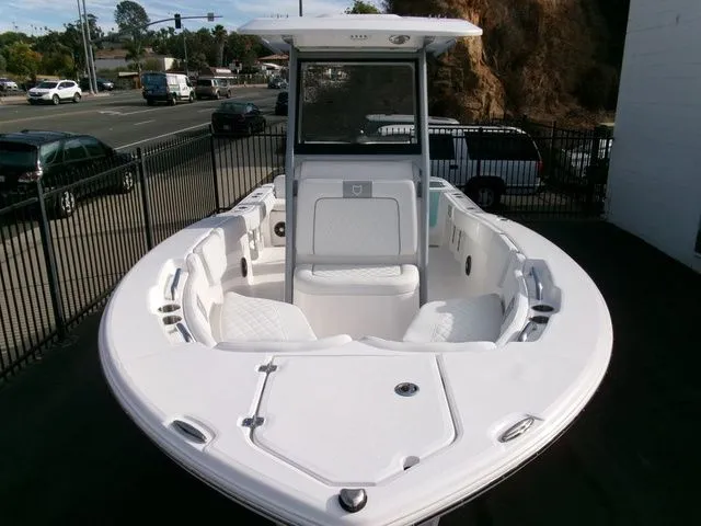 Slide: The Image of Sea Fox 228 Commander 2025 - 38