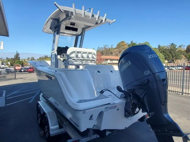 Slide: The Image of Sea Fox 228 Commander 2025 - 4