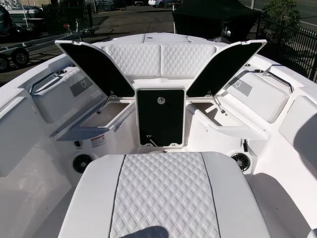 Slide: The Image of Sea Fox 268 Commander 2026 - 10