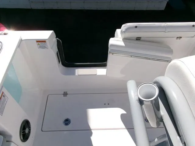 Slide: The Image of Sea Fox 268 Commander 2026 - 37