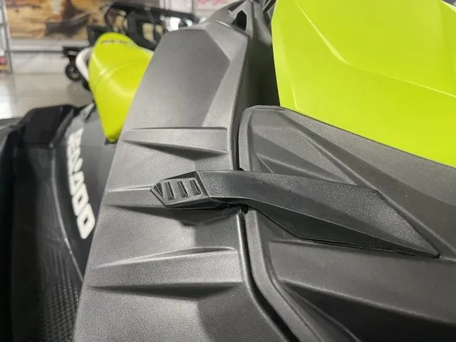 Slide: The Image of Sea-Doo Spark Trixx 2021 - 13