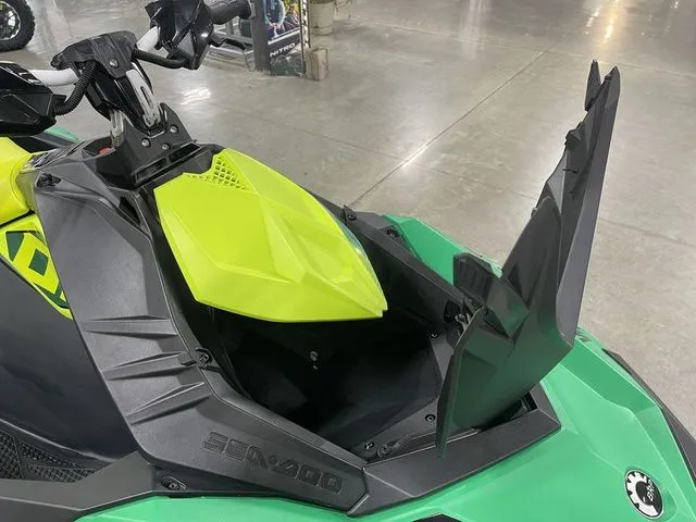 Slide: The Image of Sea-Doo Spark Trixx 2021 - 14