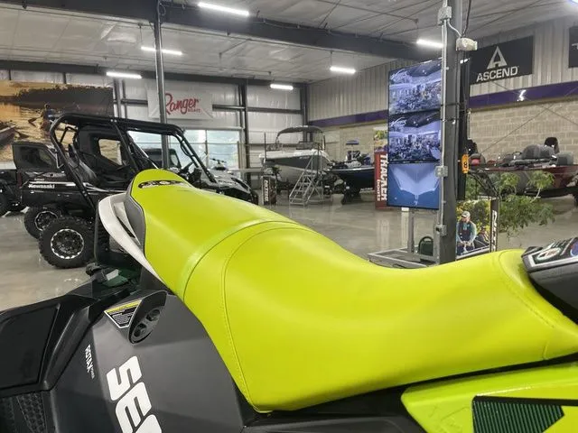 Slide: The Image of Sea-Doo Spark Trixx 2021 - 15