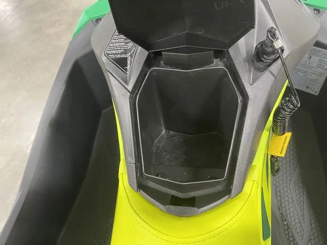Slide: The Image of Sea-Doo Spark Trixx 2021 - 17