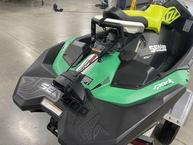 Slide: The Image of Sea-Doo Spark Trixx 2021 - 5