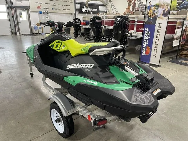 Slide: The Image of Sea-Doo Spark Trixx 2021 - 7