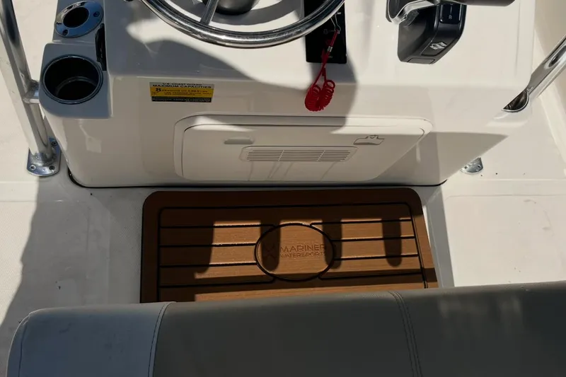 Slide: The Image of Bulls Bay 2000 boat console with steering wheel and Mariner Watersport mat, 2020 model. - 9