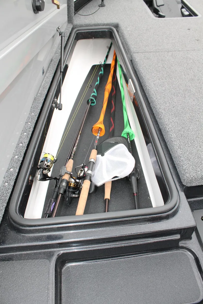 Slide: The Image of Caymas CX18SS 2022 - 27