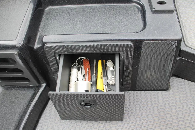 Slide: The Image of Caymas CX18SS 2022 - 28