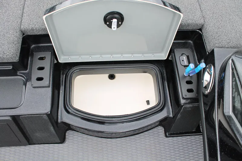 Slide: The Image of Caymas CX18SS 2022 - 8