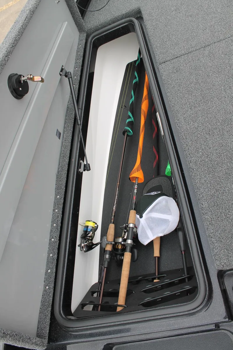 Slide: The Image of Caymas CX18SS 2022 - 9