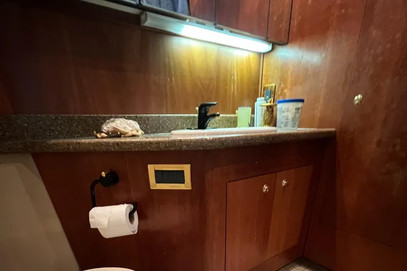 Slide: The Image of Cruisers 4450 Express Motoryacht 2000 - 100