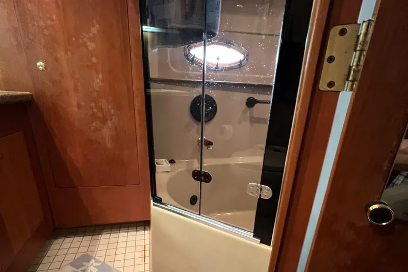 Slide: The Image of Cruisers 4450 Express Motoryacht 2000 - 101