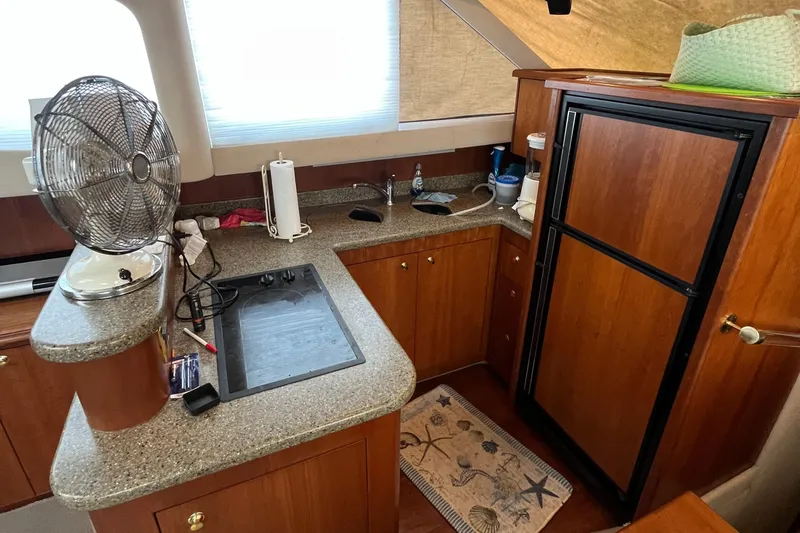 Slide: The Image of Cruisers 4450 Express Motoryacht 2000 - 56