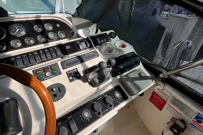 Slide: The Image of Cruisers 4450 Express Motoryacht 2000 - 57