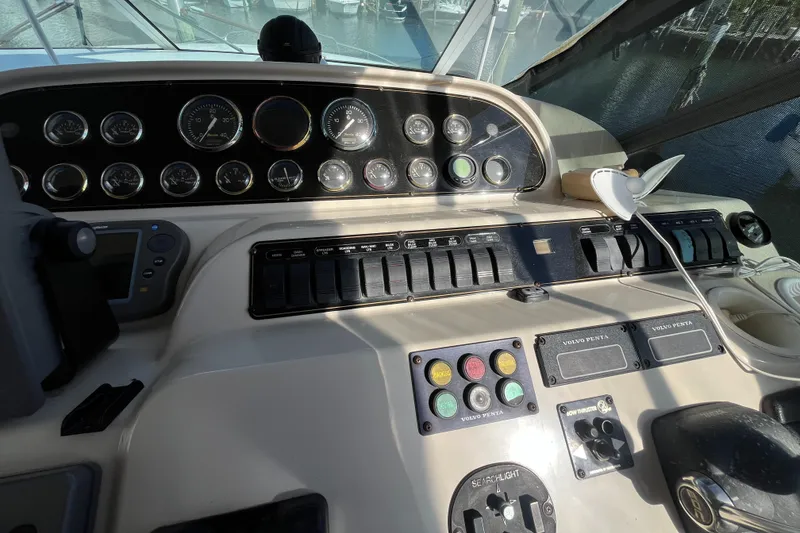 Slide: The Image of Cruisers 4450 Express Motoryacht 2000 - 58