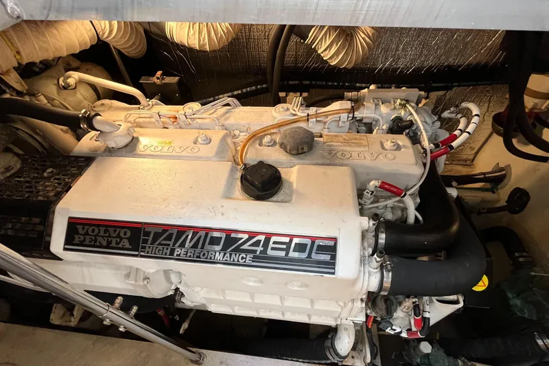 Slide: The Image of Cruisers 4450 Express Motoryacht 2000 - 63