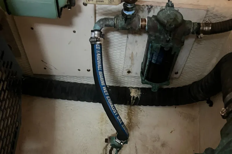 Slide: The Image of Cruisers 4450 Express Motoryacht 2000 - 78