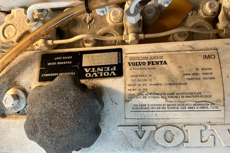 Slide: The Image of Cruisers 4450 Express Motoryacht 2000 - 80