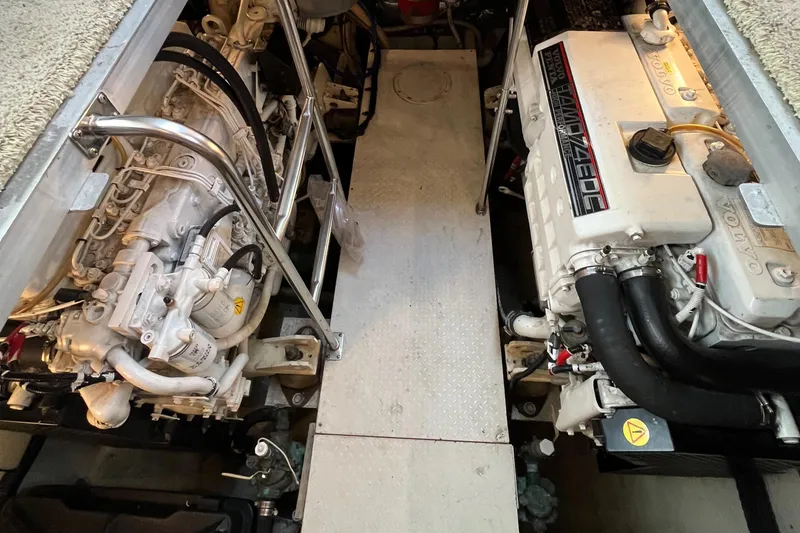 Slide: The Image of Cruisers 4450 Express Motoryacht 2000 - 83